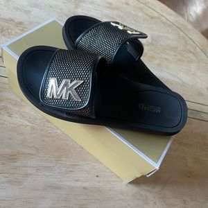 MK Black & Gold Slides SZ 8